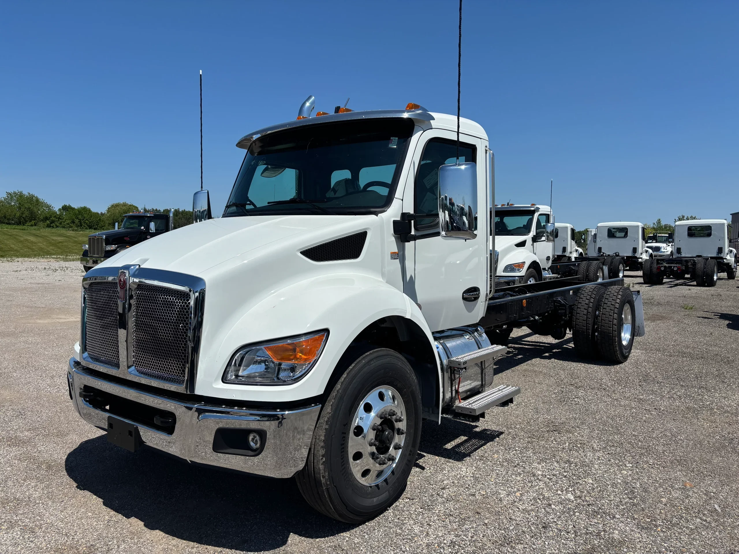 2027 Kenworth T280 — photo 3