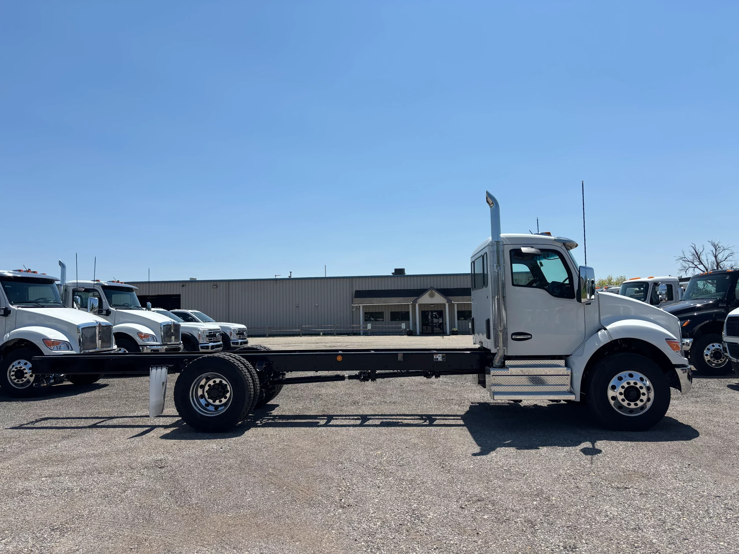 2027 Kenworth T280 — photo 4