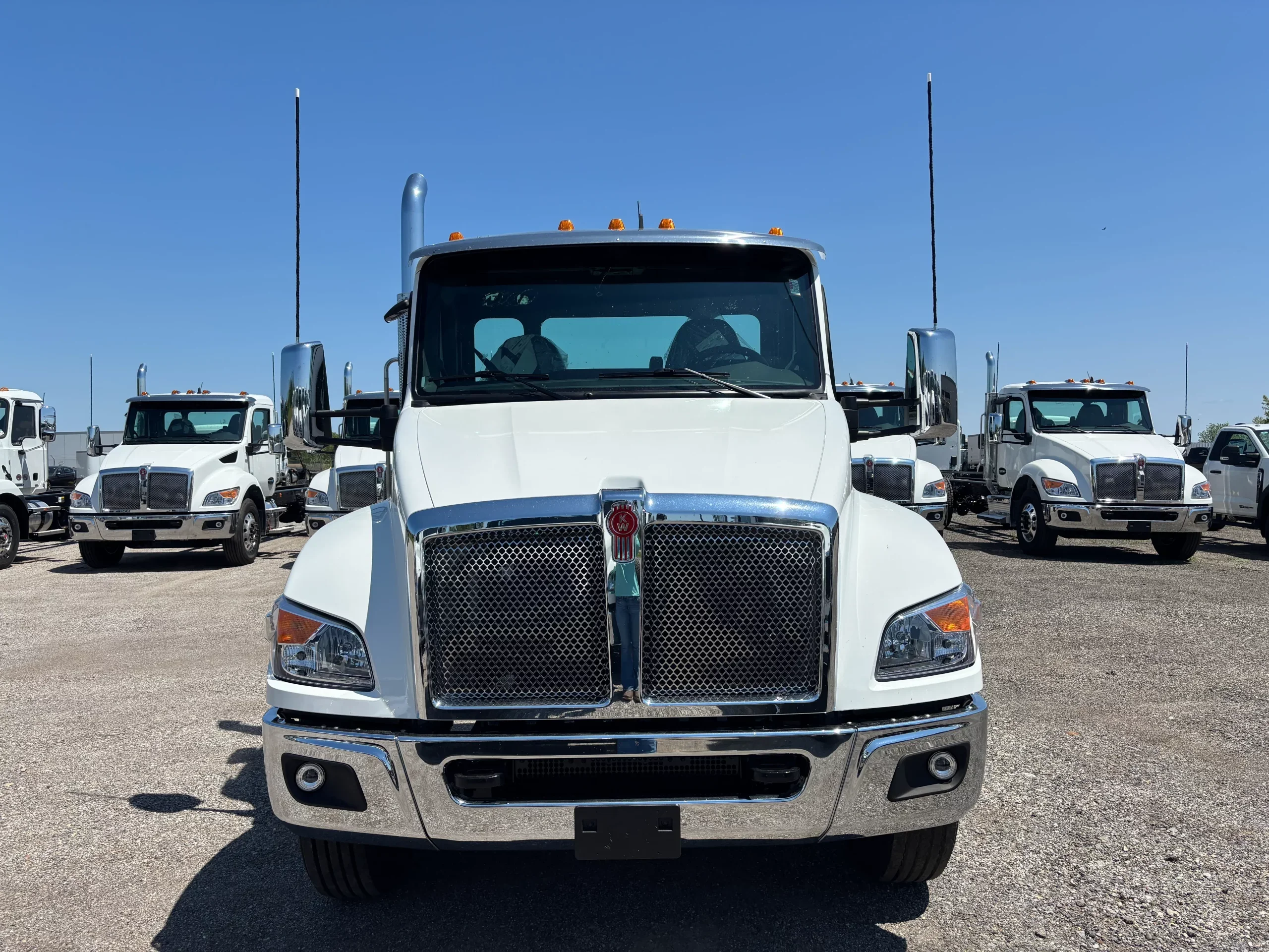 2027 Kenworth T280 — photo 2