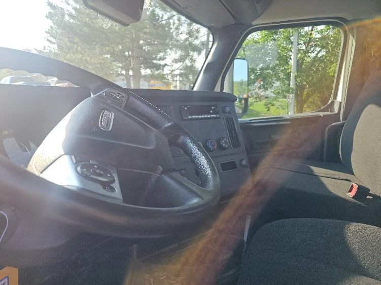 2023 Freightliner Cascadia in Kansas City, MO — photo 10