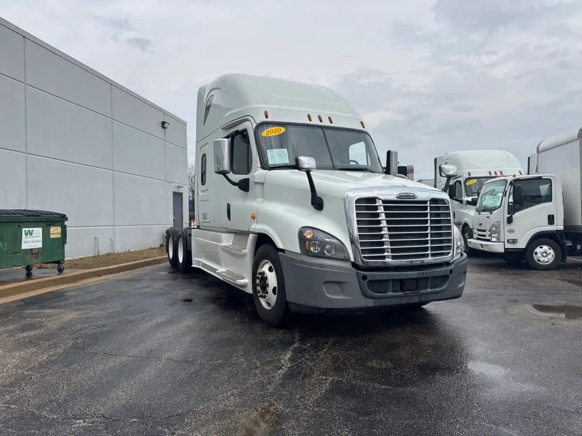 2020 Freightliner Cascadia in Bolingbrook, IL — photo 3