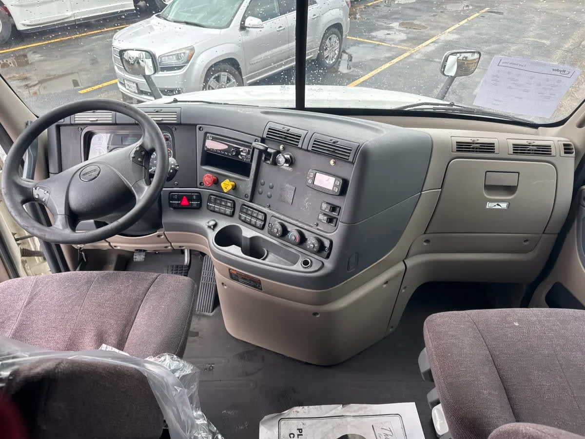 2020 Freightliner Cascadia in Bolingbrook, IL — photo 7