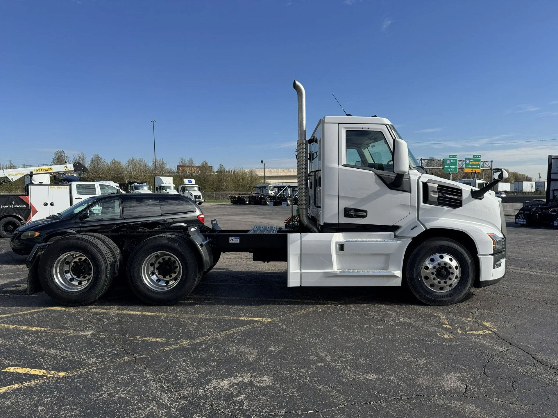 2026 Mack Pinnacle in Clarksville, IN — photo 4