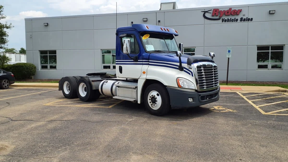 2020 Freightliner Cascadia in Bolingbrook, IL — photo 3