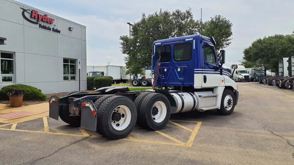 2020 Freightliner Cascadia in Bolingbrook, IL — photo 4
