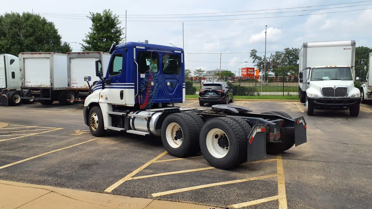 2020 Freightliner Cascadia in Bolingbrook, IL — photo 6
