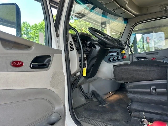 2021 Peterbilt 579 in Charlotte, NC — photo 11