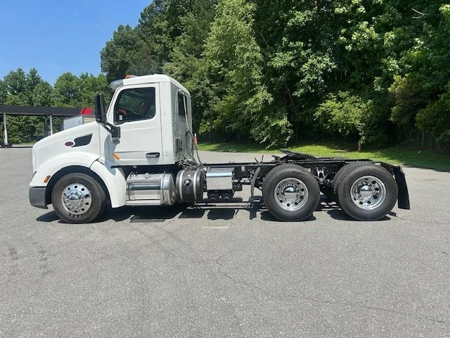 2021 Peterbilt 579 in Charlotte, NC — photo 9