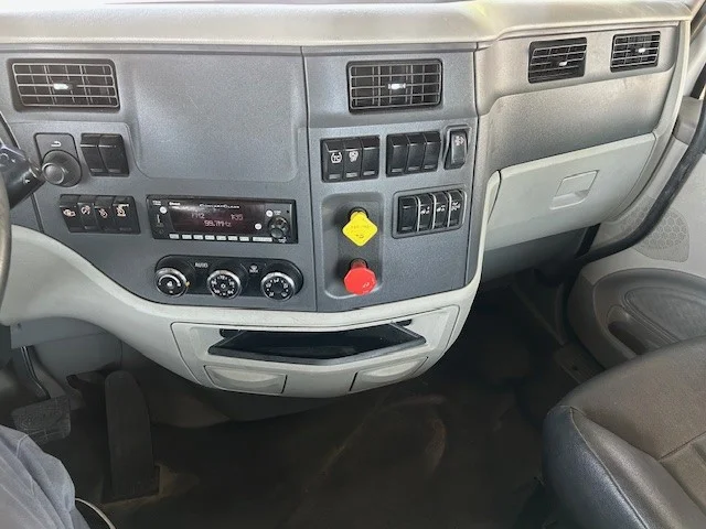 2021 Peterbilt 579 in Charlotte, NC — photo 16