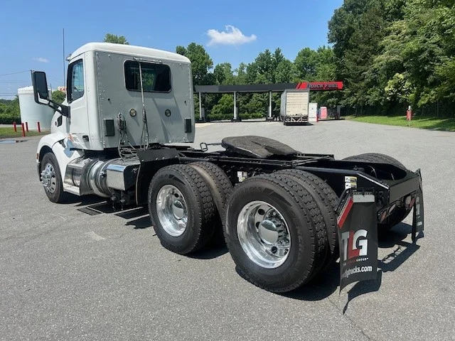 2021 Peterbilt 579 in Charlotte, NC — photo 8