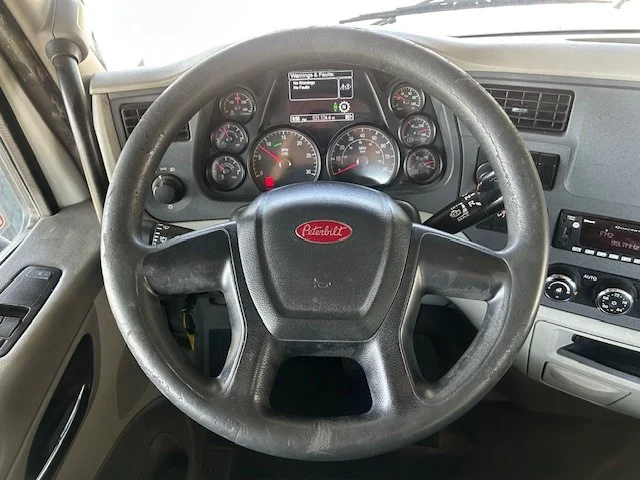 2021 Peterbilt 579 in Charlotte, NC — photo 14