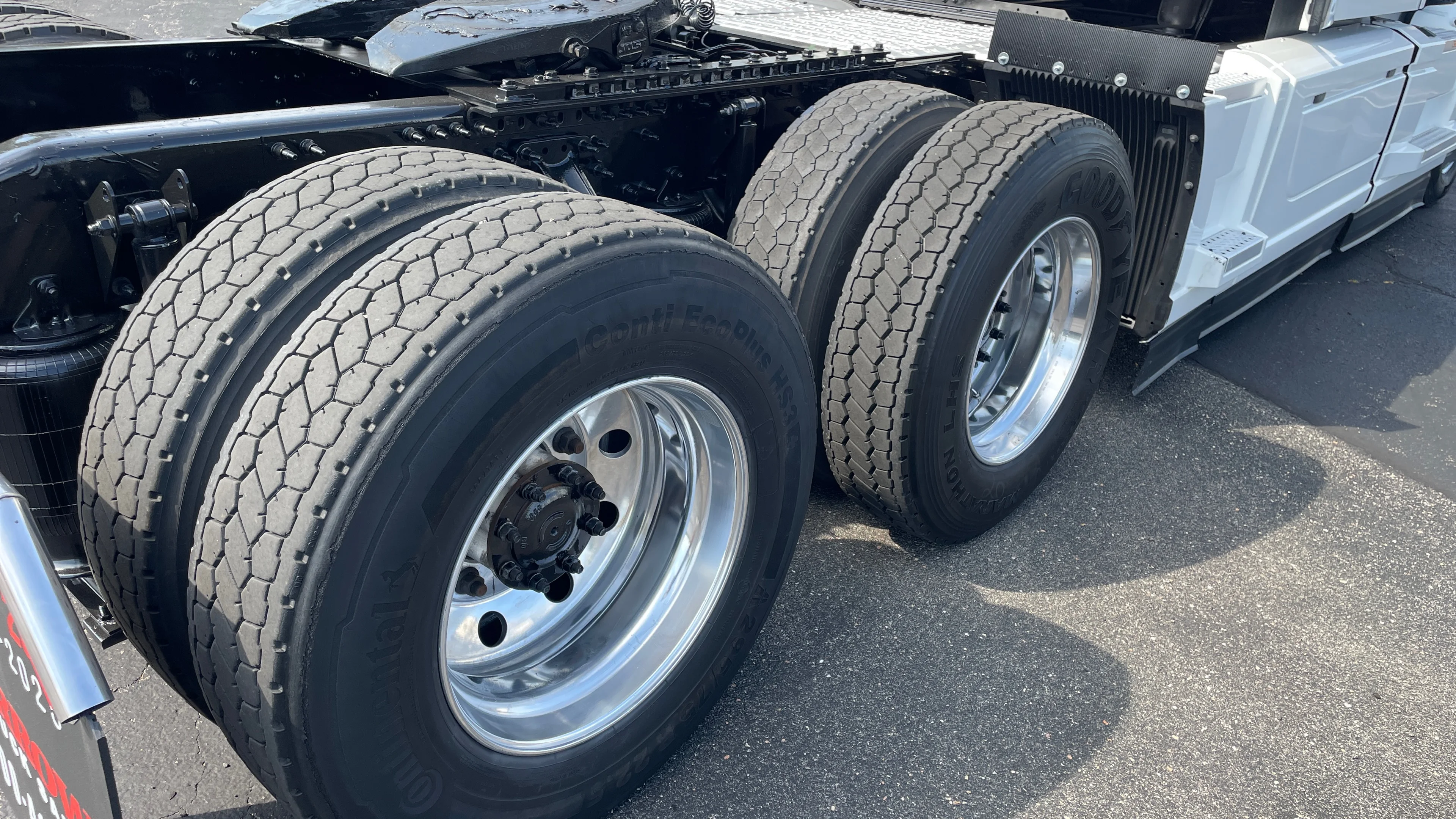 2023 Mack Anthem in Kansas City, MO — photo 18