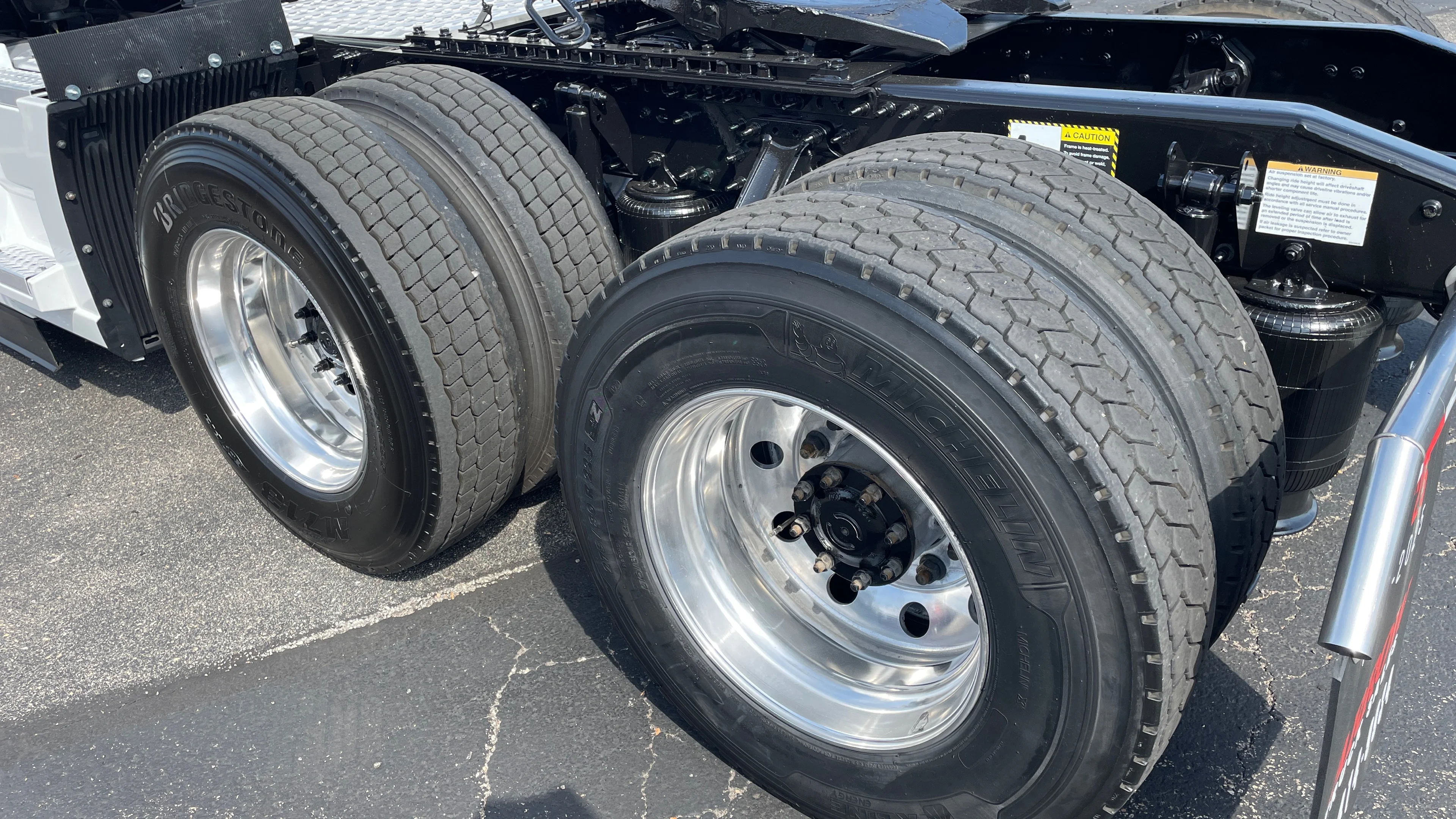 2023 Mack Anthem in Kansas City, MO — photo 19