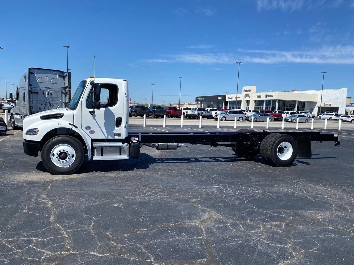 2027 Freightliner M2 106 - image 2