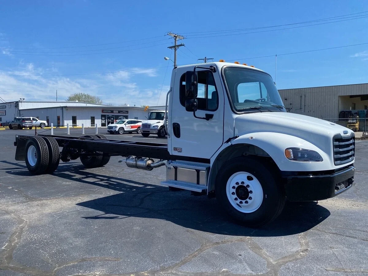 2027 Freightliner M2 106 - image 9