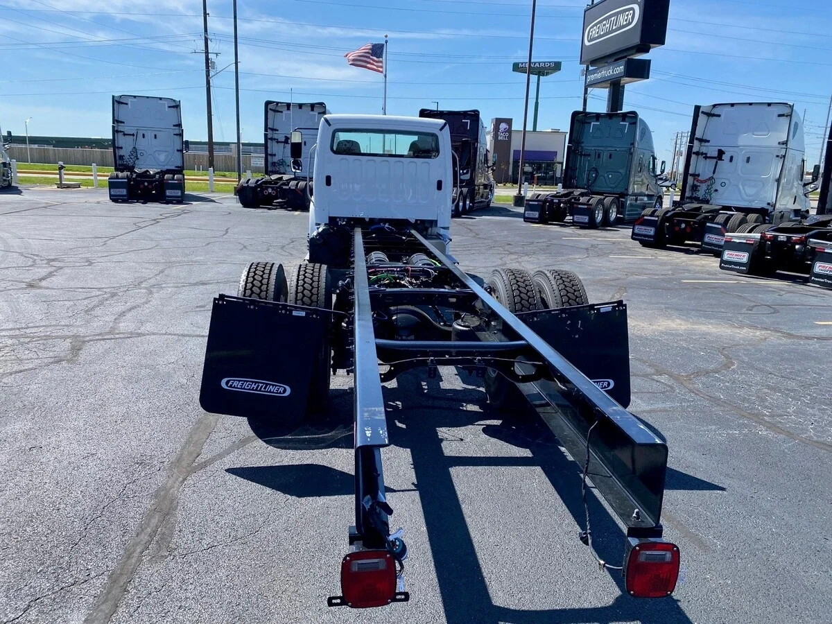 2027 Freightliner M2 106 - image 4