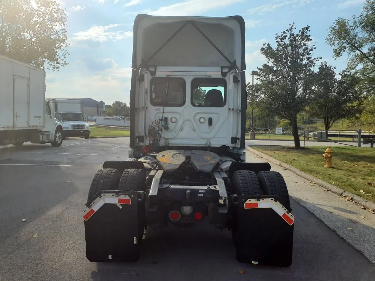 2020 Freightliner Cascadia - image 5