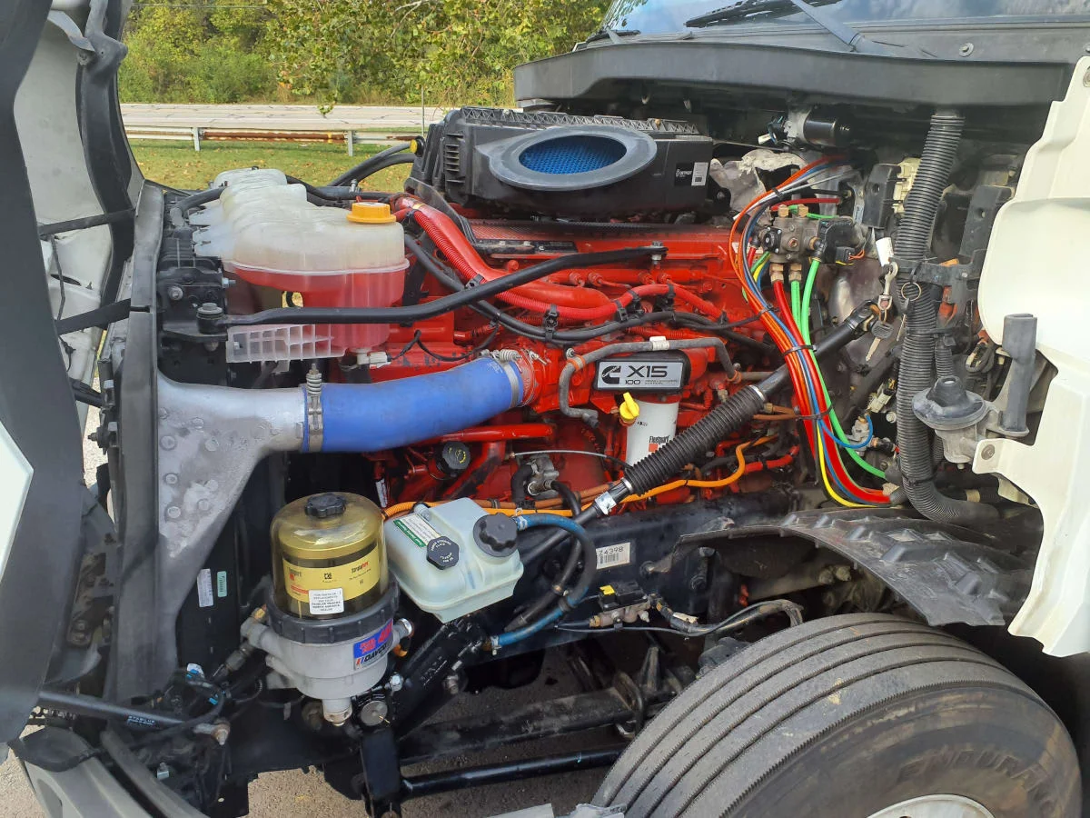 2020 Freightliner Cascadia - image 8