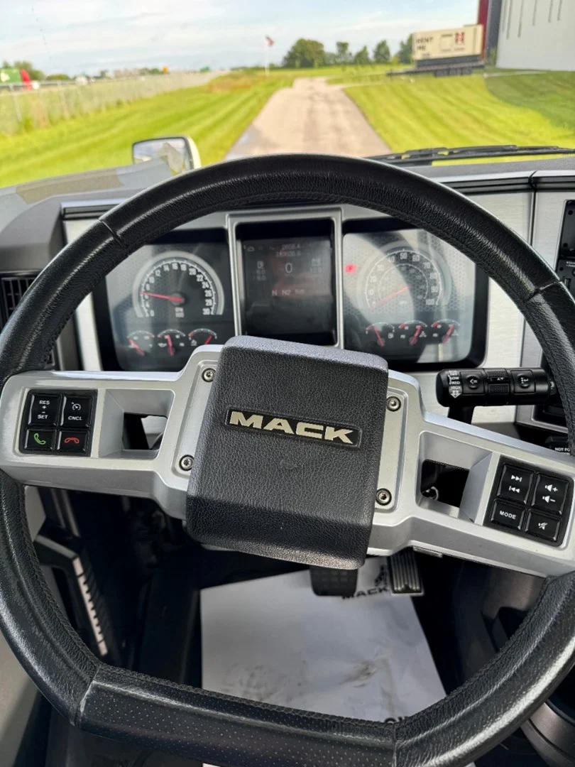 2022 MACK AN64T - USED TRUCKS DAY CAB - image 14
