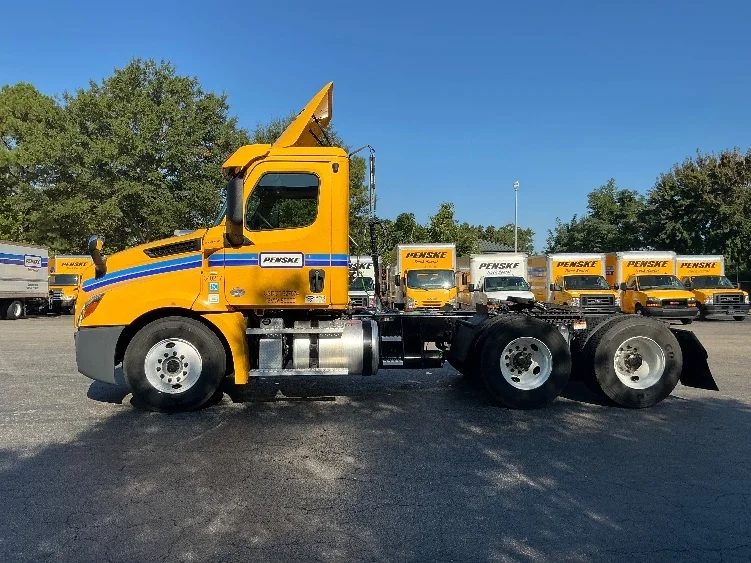 2020 Freightliner Cascadia - image 4