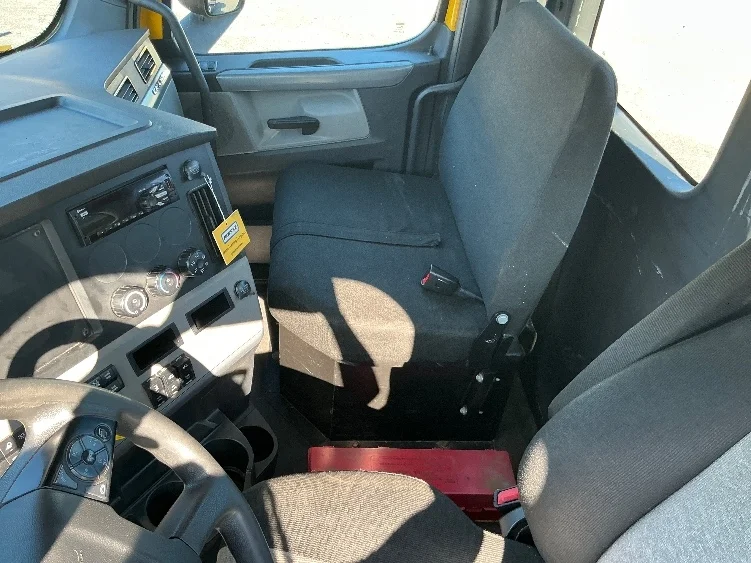 2020 Freightliner Cascadia - image 10