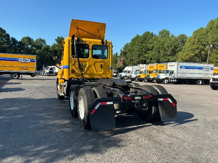 2020 Freightliner Cascadia - image 5