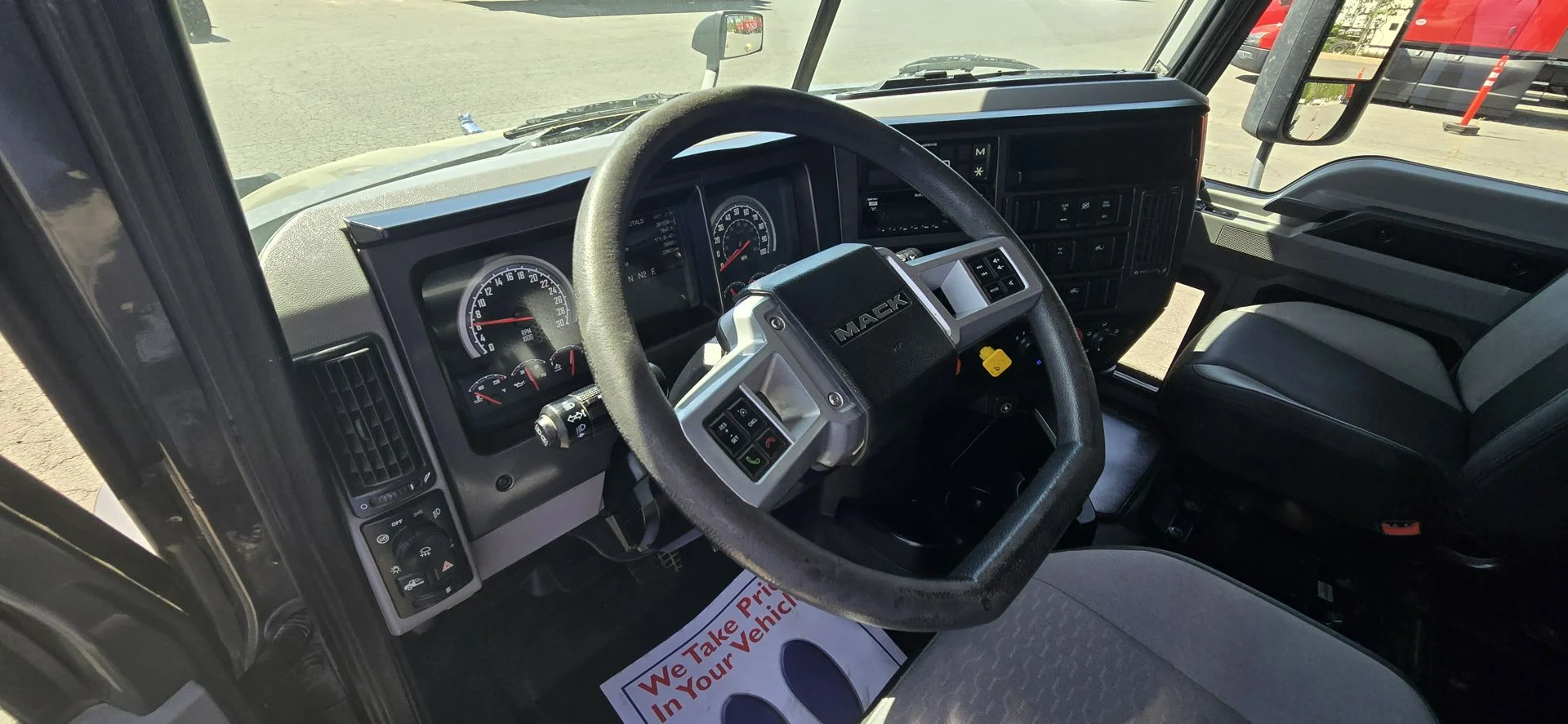 2020 Mack Anthem - image 27