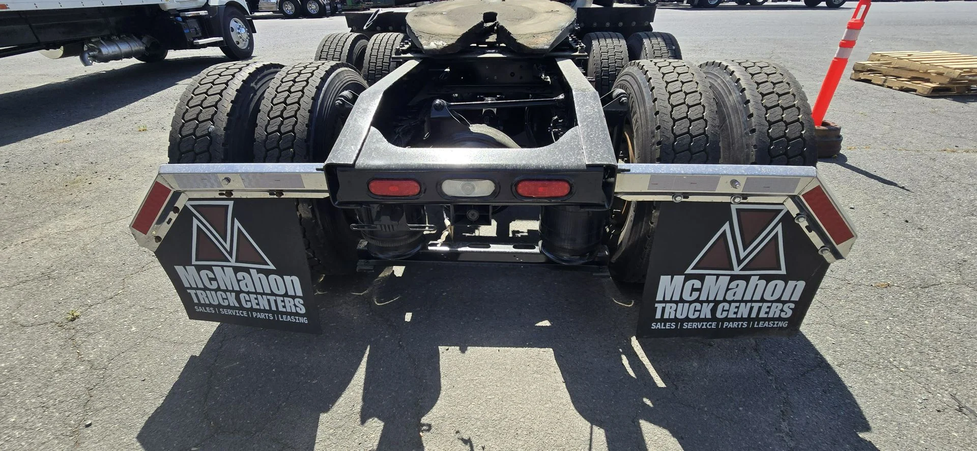 2020 Mack Anthem - image 16