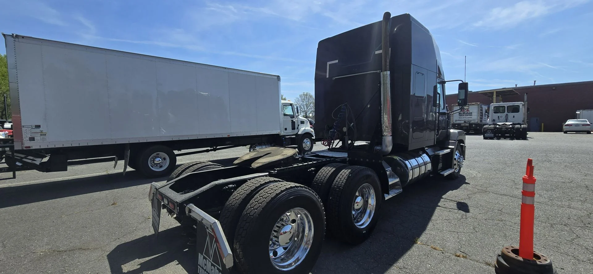 2020 Mack Anthem - image 4