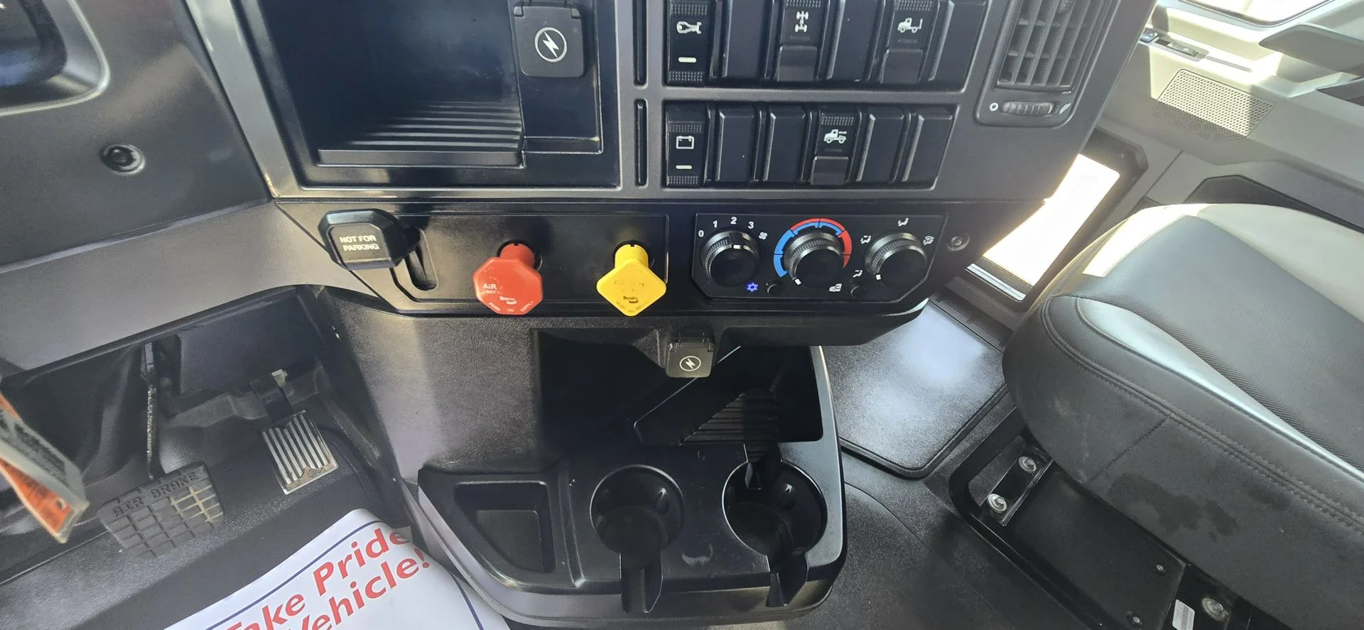 2020 Mack Anthem - image 32