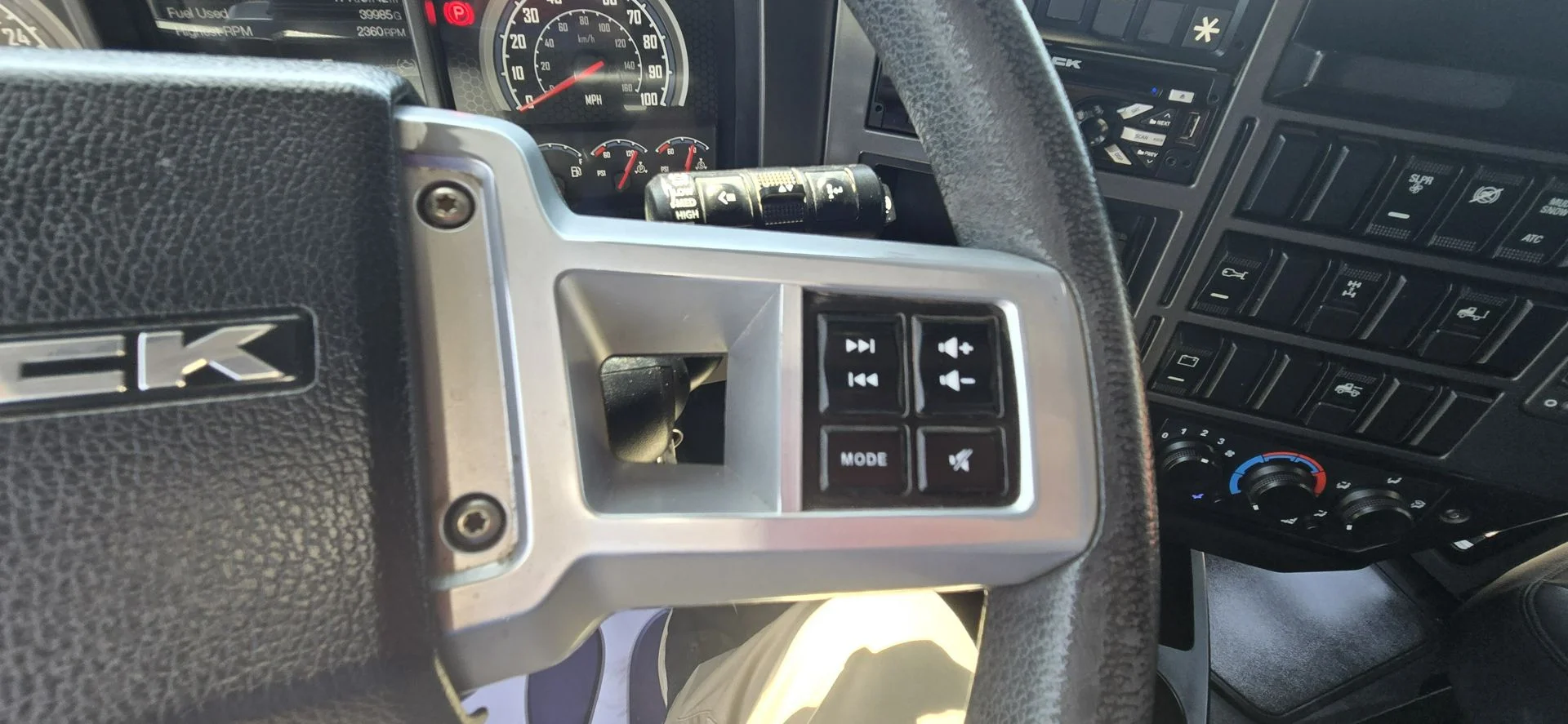 2020 Mack Anthem - image 44