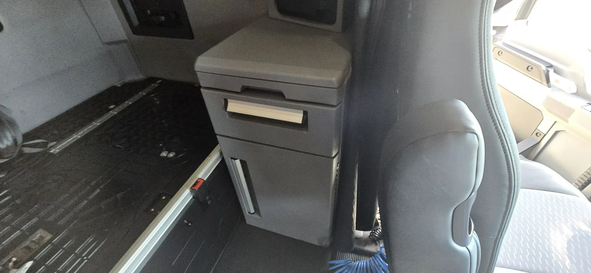 2020 Mack Anthem - image 37