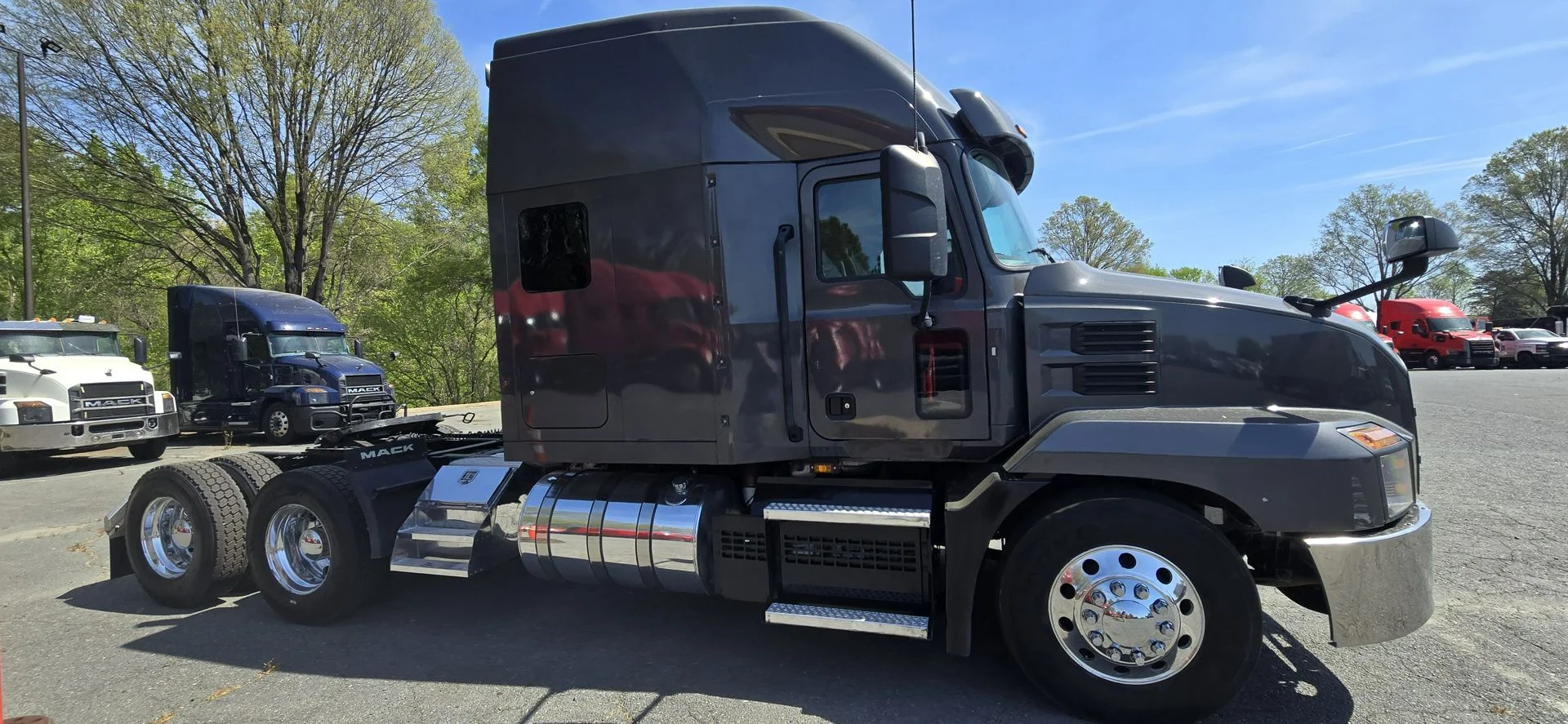 2020 Mack Anthem - image 3