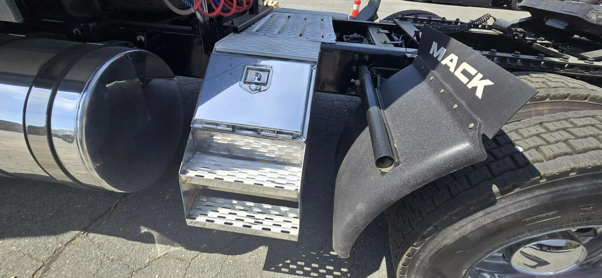 2020 Mack Anthem - image 20