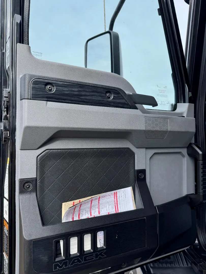 2023 MACK AN64T - USED TRUCKS SLEEPER - image 11