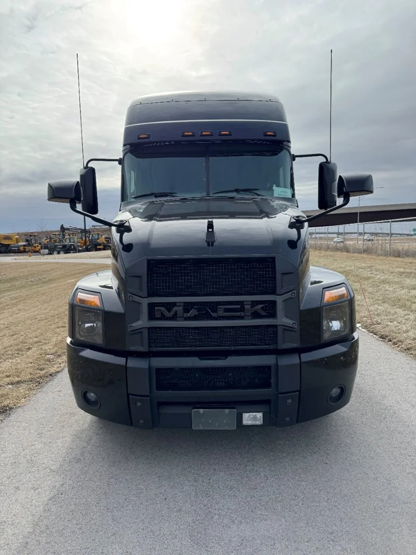 2023 MACK AN64T - USED TRUCKS SLEEPER - image 2