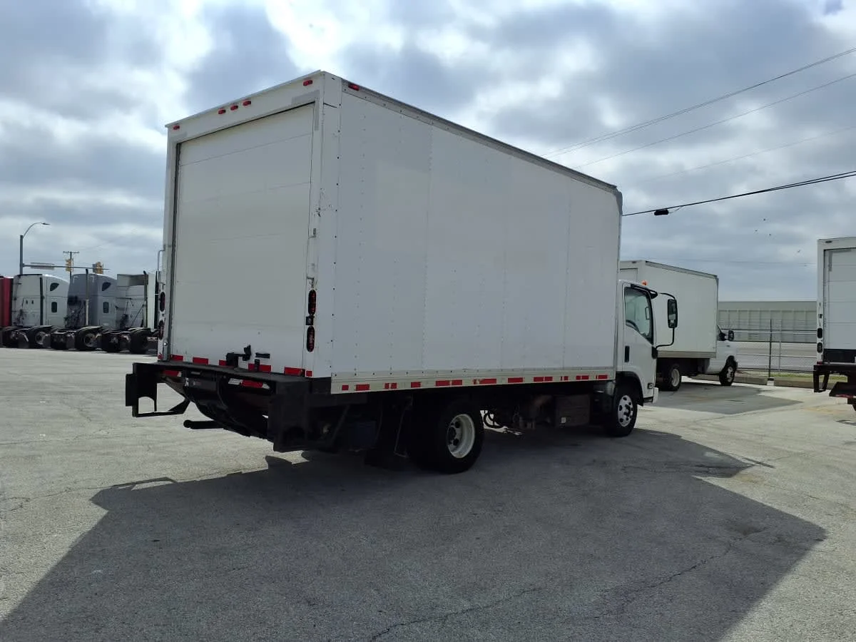 2018 Isuzu NPR - image 4