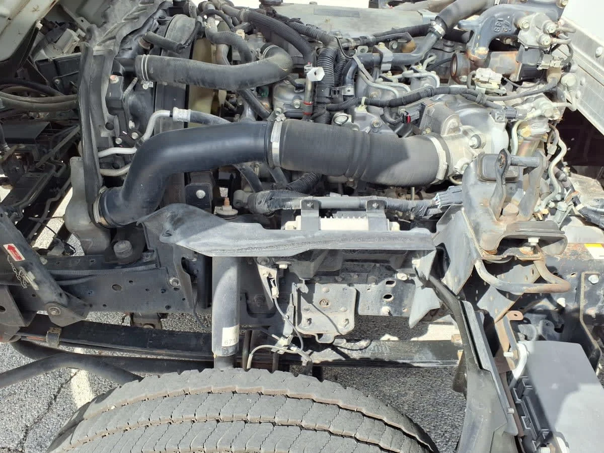 2018 Isuzu NPR - image 9