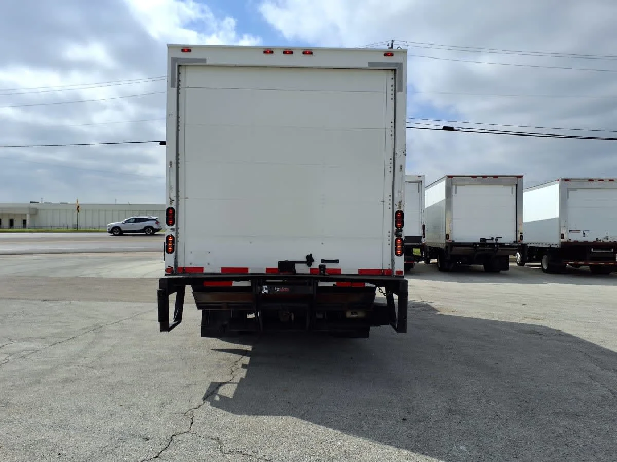 2018 Isuzu NPR - image 5