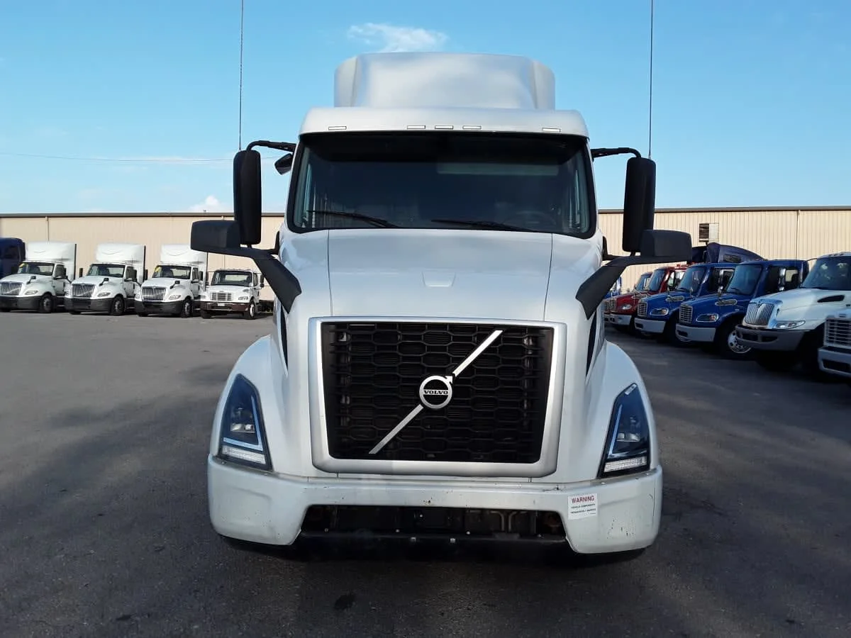 2020 Volvo VNR 640 in La Vergne, TN — photo 2
