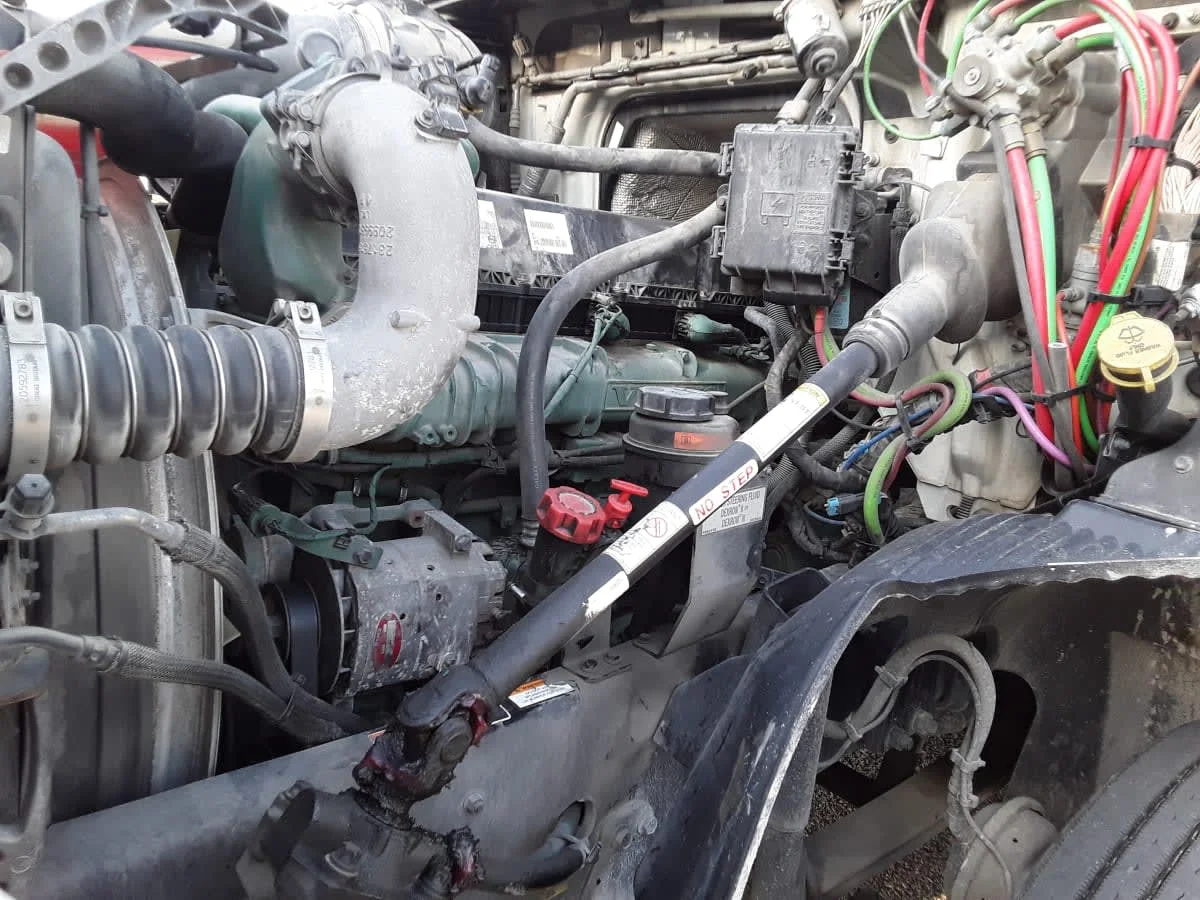 2020 Volvo VNR 640 in La Vergne, TN — photo 9