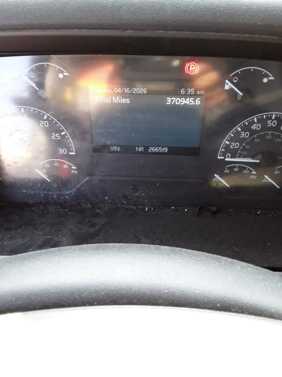 2020 Volvo VNR 640 in La Vergne, TN — photo 12