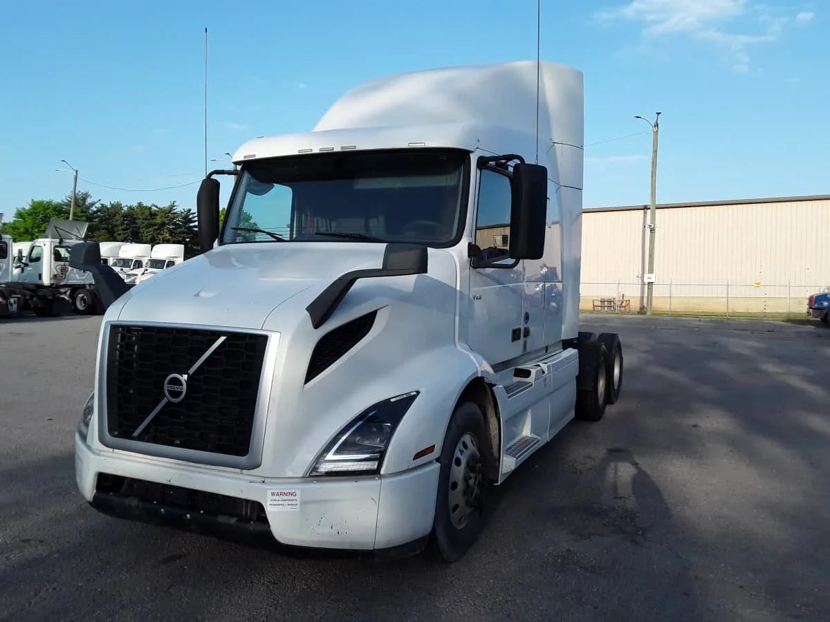 2020 Volvo VNR 640 in La Vergne, TN