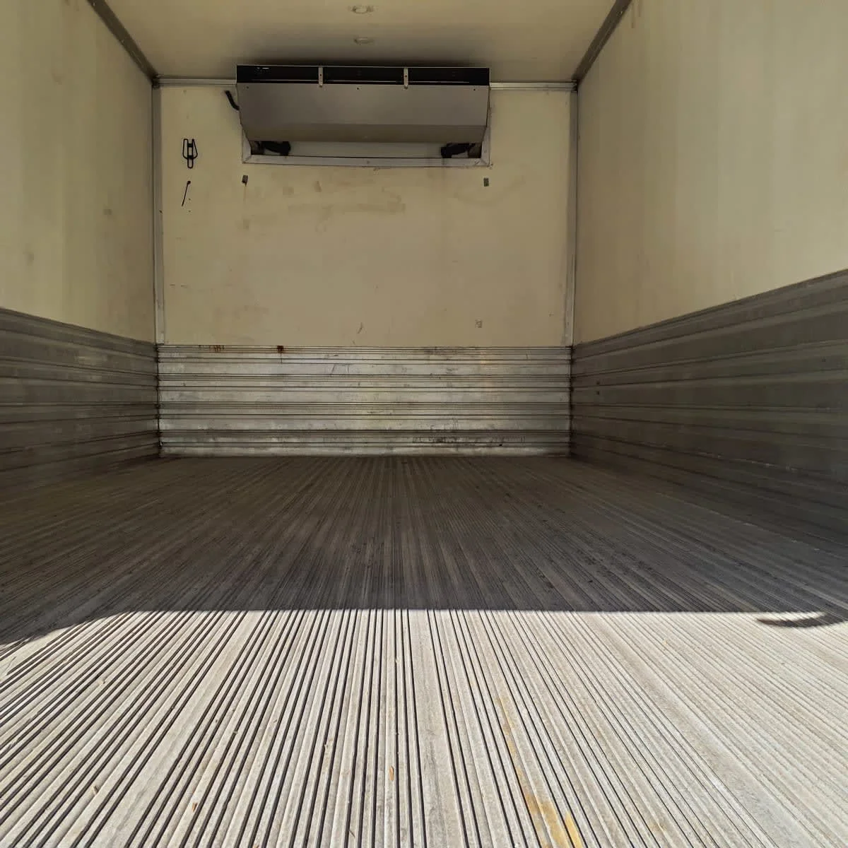 2020 Isuzu NRR - image 9