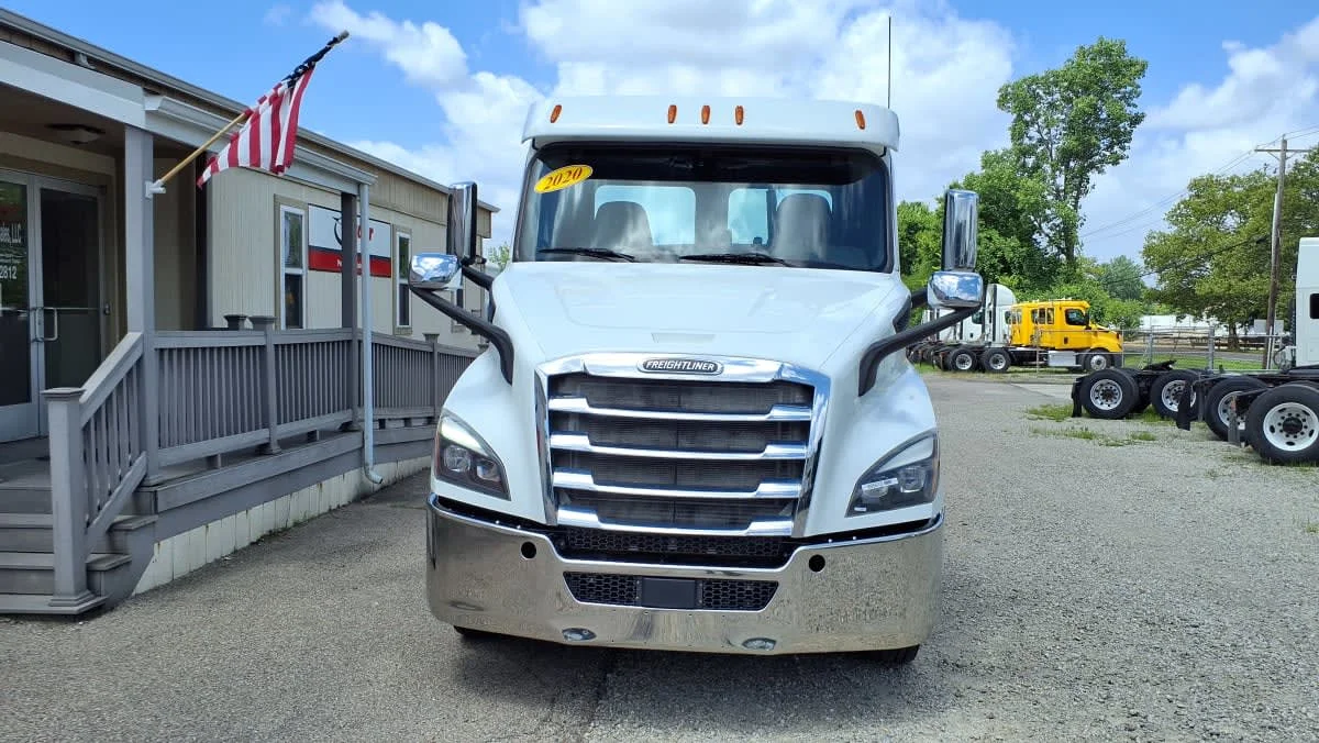 2020 Freightliner Cascadia in West Chester, OH — photo 2