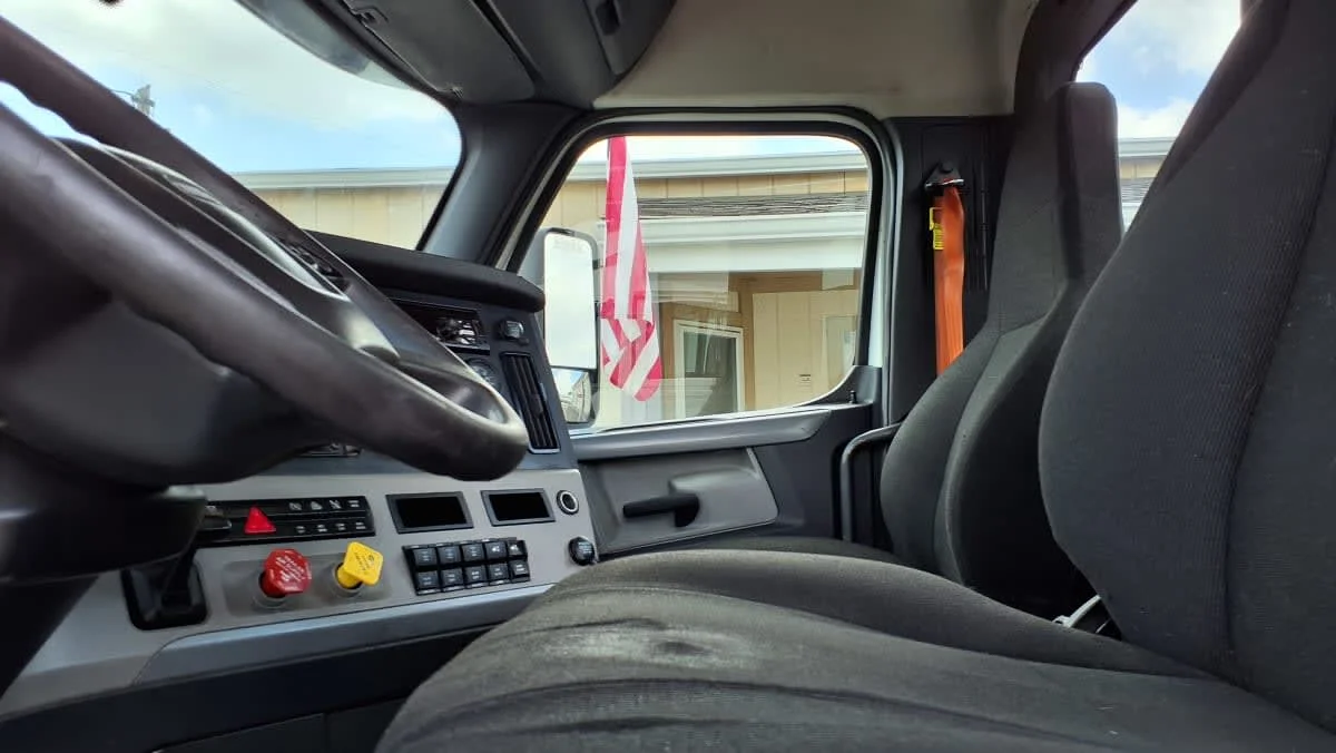 2020 Freightliner Cascadia in West Chester, OH — photo 7