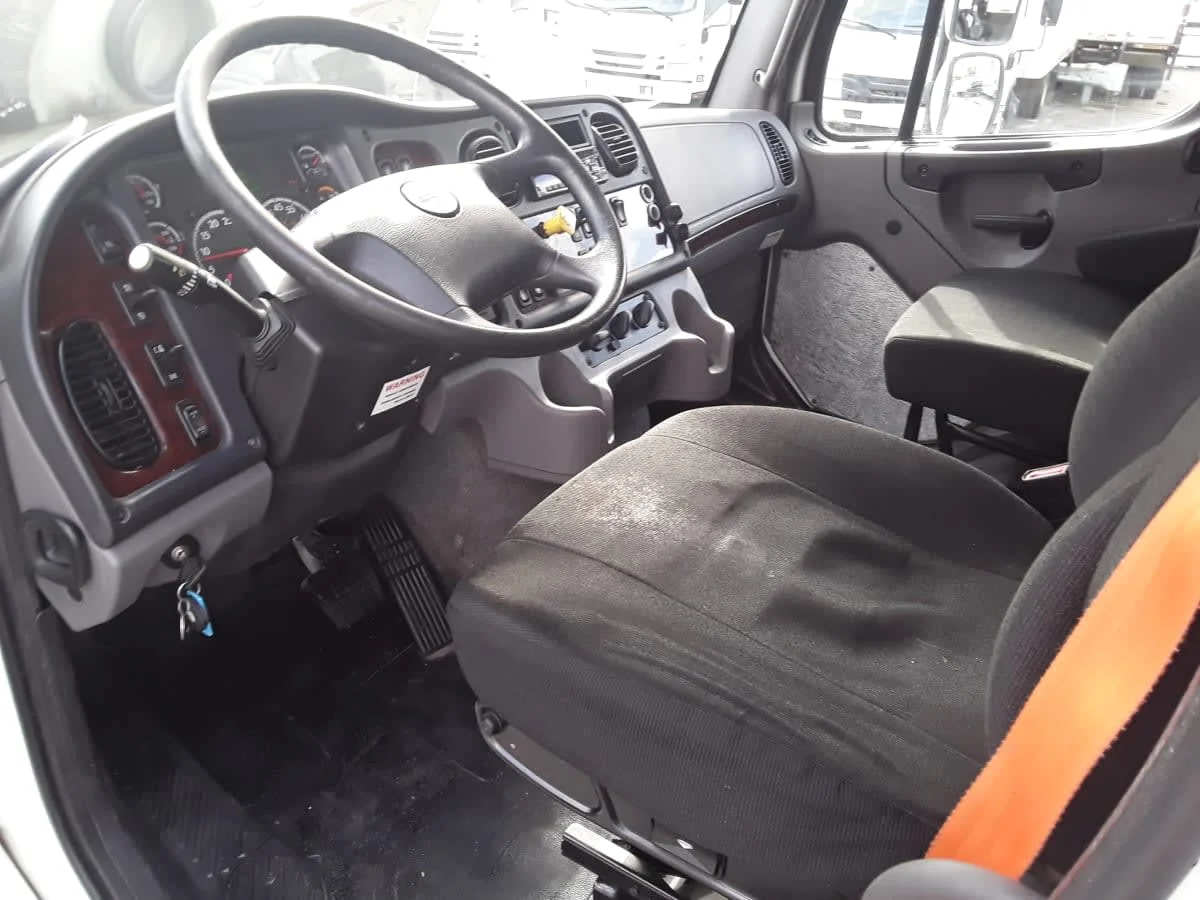 2019 Freightliner M2 106 - image 7