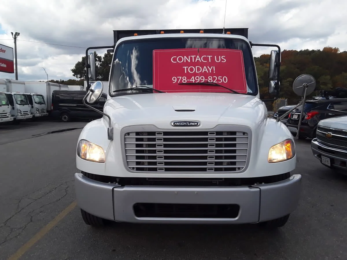 2019 Freightliner M2 106 - image 2