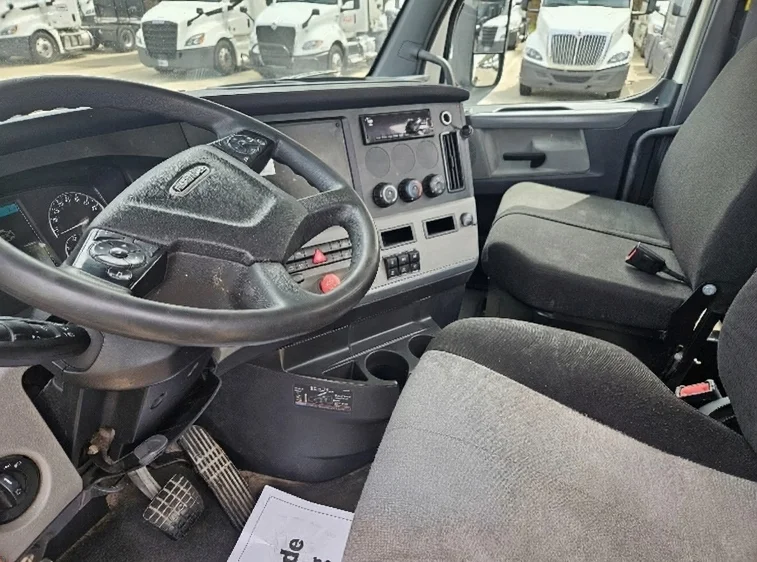 2020 Freightliner Cascadia in Moberly, MO — photo 10