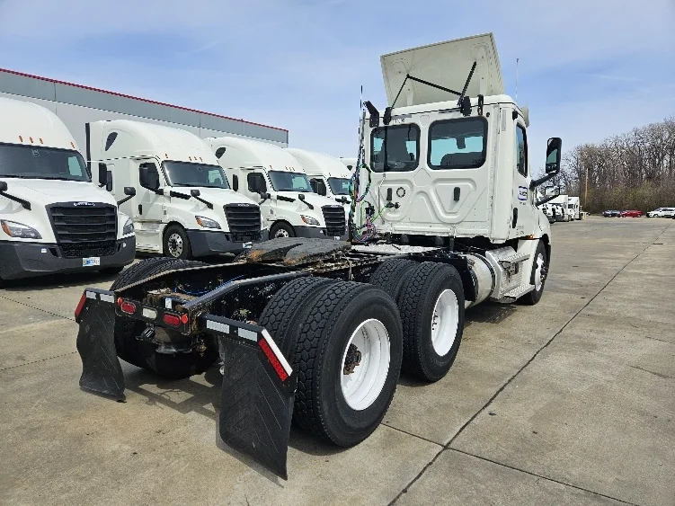 2020 Freightliner Cascadia in Moberly, MO — photo 7